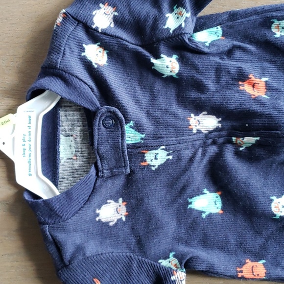 3/$18 - 3M Carter's footed zippered onesie - Picture 2 of 3